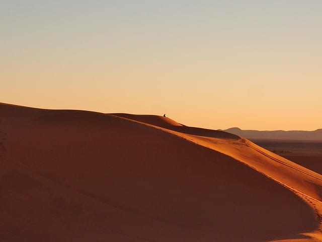 pôr do sol deserto do sahara, marrocos