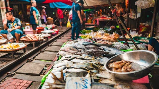 Mercado do Comboio de Maeklong