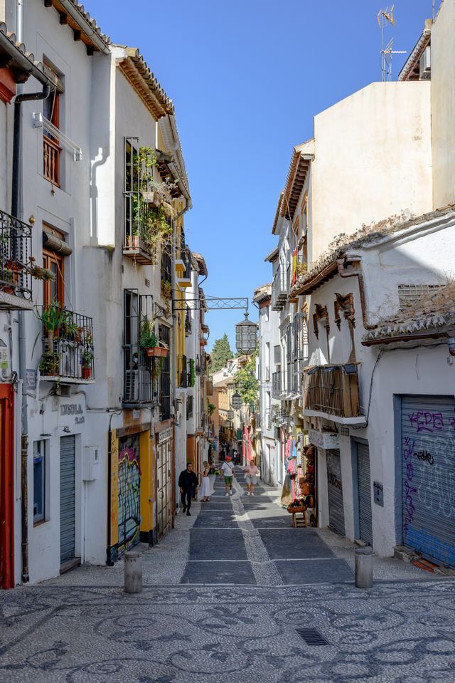 Rua no centro histórico de Granada